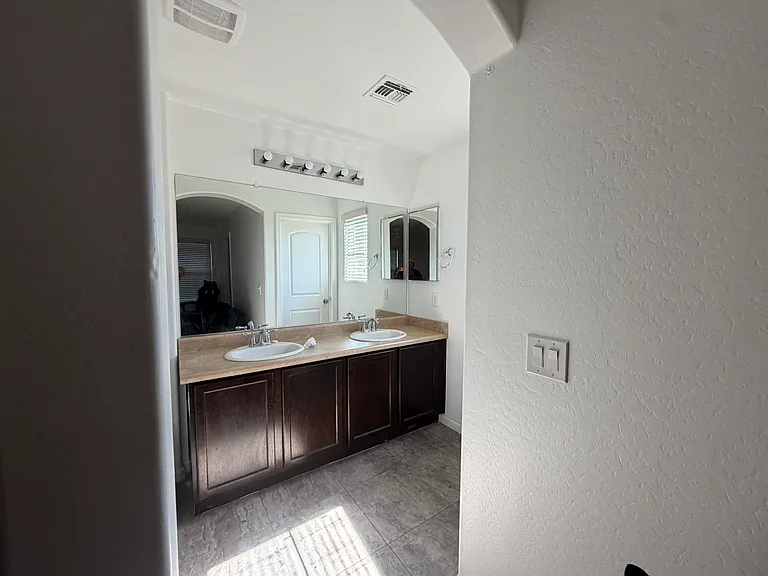 7809 W Palm Ln — Photo 17