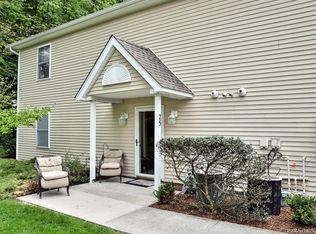 25 Village Cv, Warwick, NY 10990