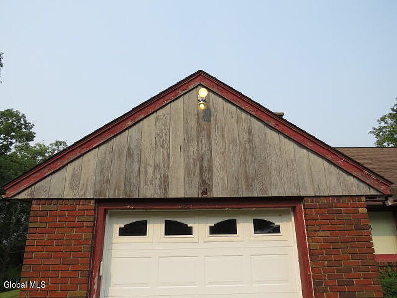 2nd image of 2061 Ridge Road