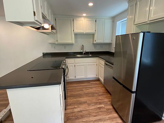 5th image of 17387 Hillcrest Ave