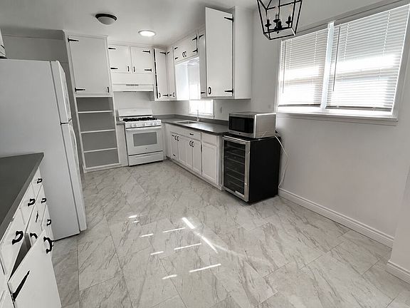 5th image of 2730 Arlington Ave #B