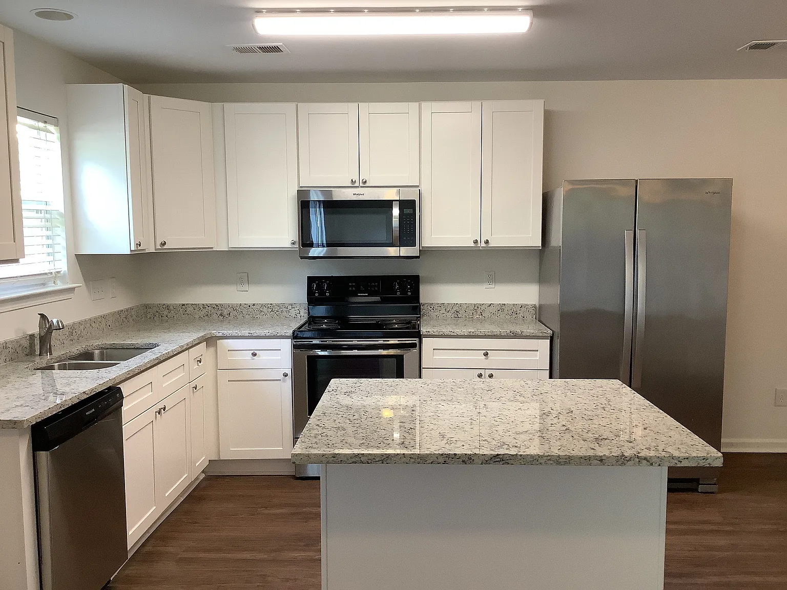 4 bed, 2.5 bath, 1789 sqft, $2,500 — Photo 2