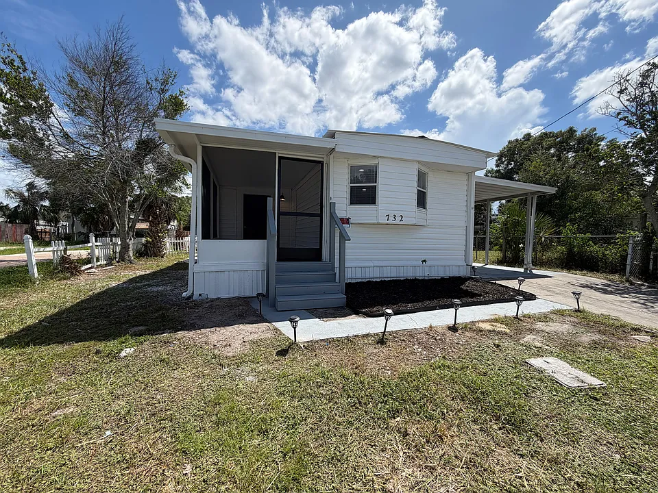 732 Driftwood Ln