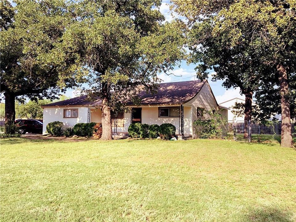 1st image of 2620 Oakwood Ter