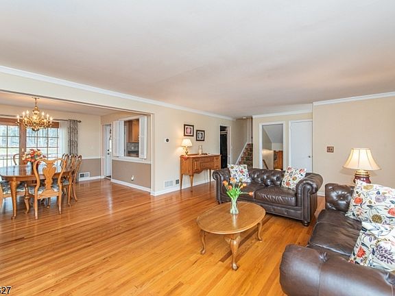 3rd image of 4 Oak Rdg