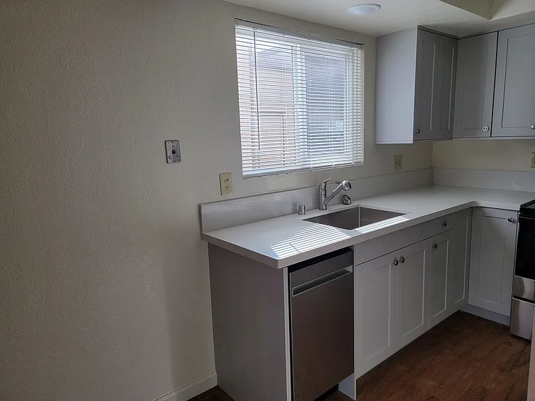 837 & 843 Lake Blvd #833-847 — Photo 7
