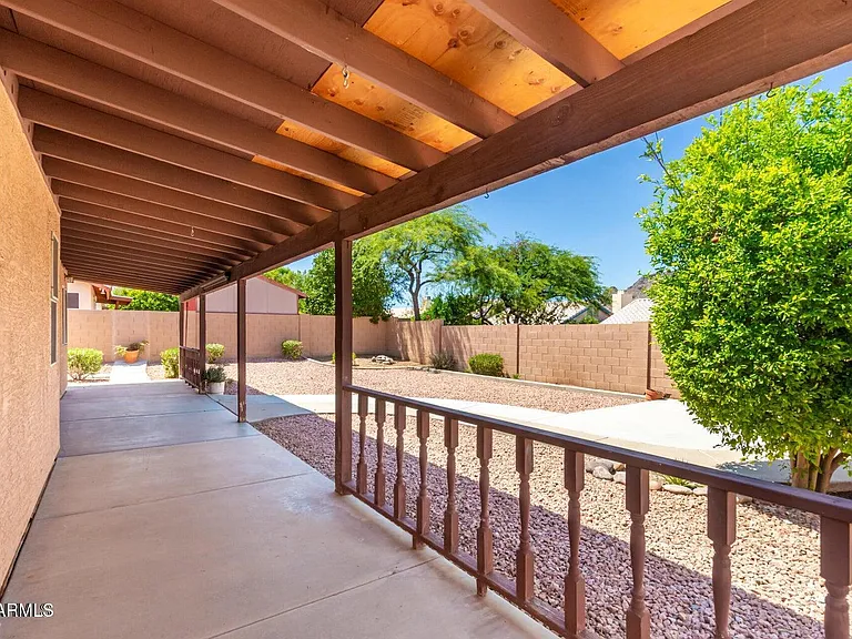 1924 E Sharon Dr — Photo 35
