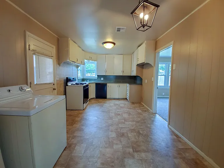 118 W Franklin St — Photo 7
