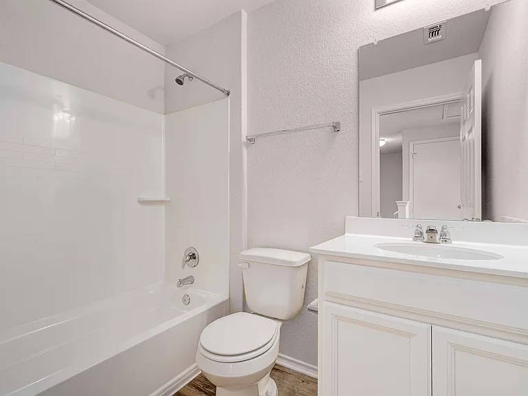 Full guest bathroom