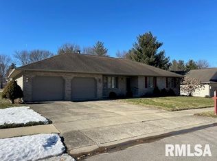 115 S 5th St, Riverton, IL