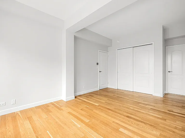 340 E 51st St #PHA — Photo 7