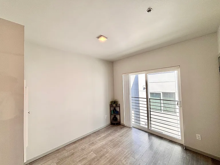 3633 Linden Ave N — Photo 10