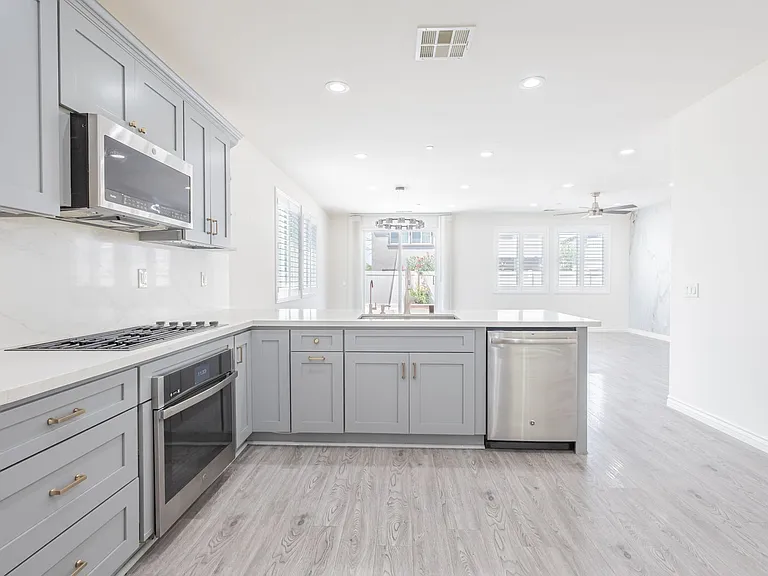 16220 Retreat Ct — Photo 52