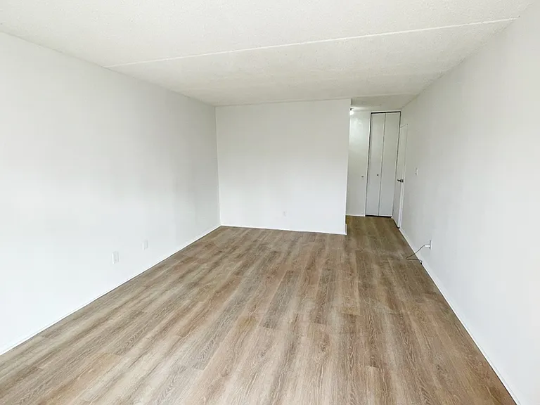 1055 River Rd #1004 — Photo 15