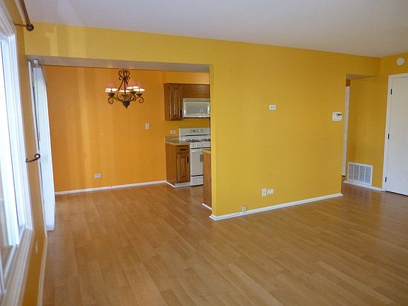 4th image of 414 Buchanan Ct