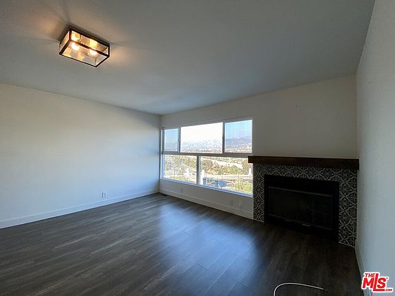 4th image of 2975 Waverly Dr #23