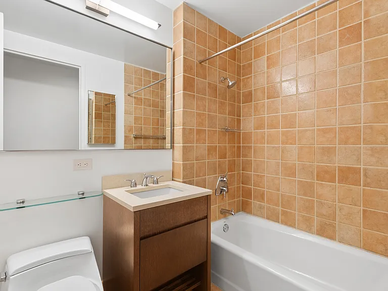 305 E 63rd St #4C — Photo 5