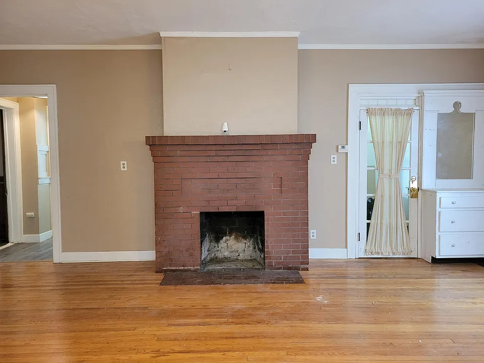512 College Ave #1