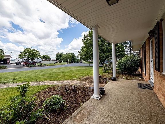 5th image of 85 Belmont Dr