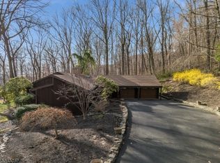 42 Spring Hill Rd, Annandale, NJ 08801