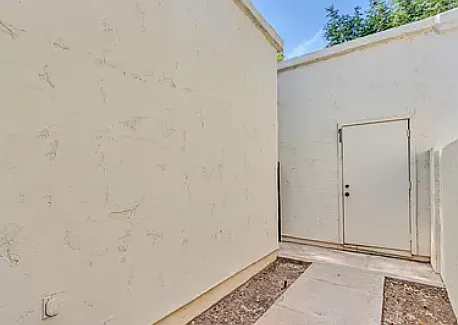1839 E Sarah Ln — Photo 7
