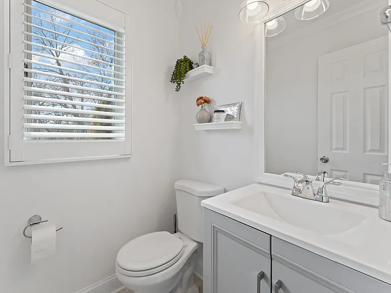 142 Shore Dr — Photo 10
