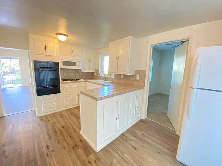 3428 Madison Ave — Photo 10