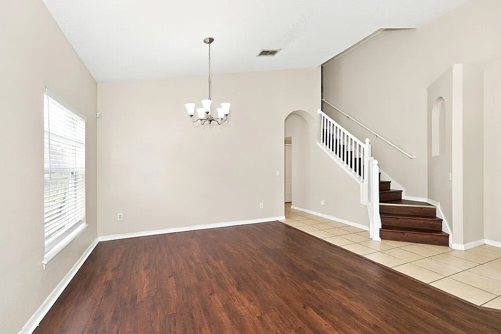 4 bed, 2.5 bath, 2410 sqft, $2,425 — Photo 4