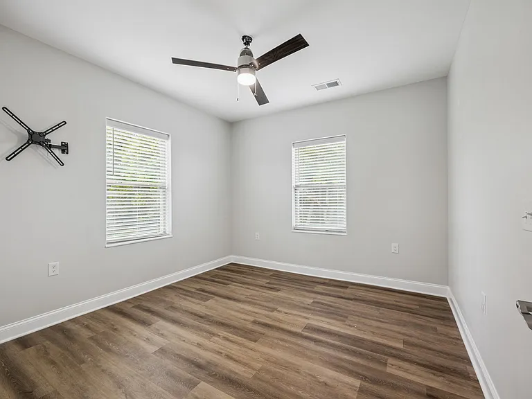 325 E 12th Ave — Photo 15