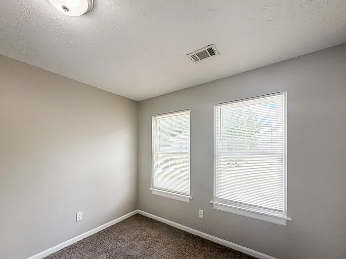 425 Hawkins Ave — Photo 11