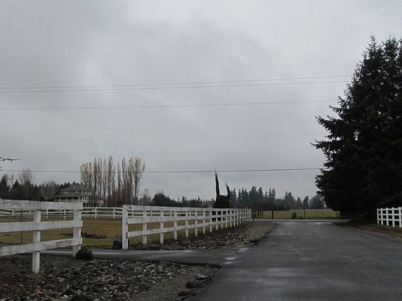 4th image of 4101 227th Avenue Ct E