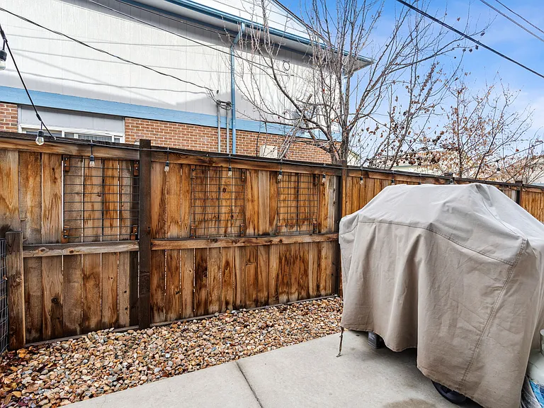 1050 Oak Cir — Photo 27