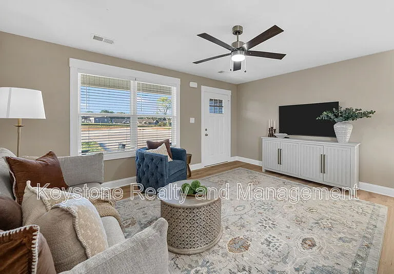 302 Wisteria Ln — Photo 4