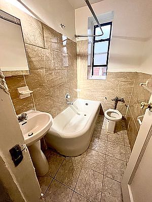 5th image of 40-20 Elbertson St #4H