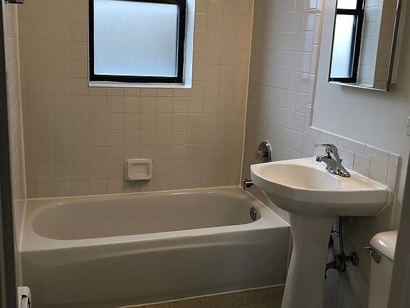 4th image of 542 N Pine Ave APT 208