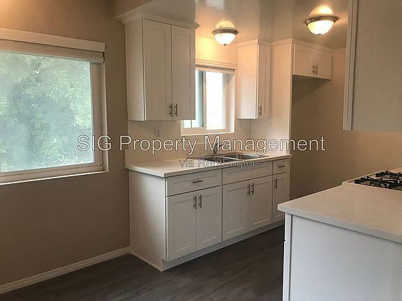 5th image of 1126 E Doran St