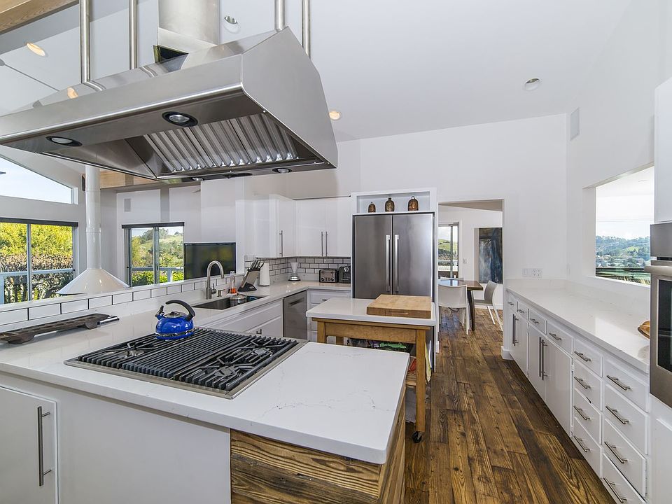 1st image of 110 Inez Pl