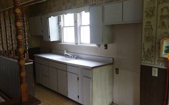 5th image of 305 Fisher Ave