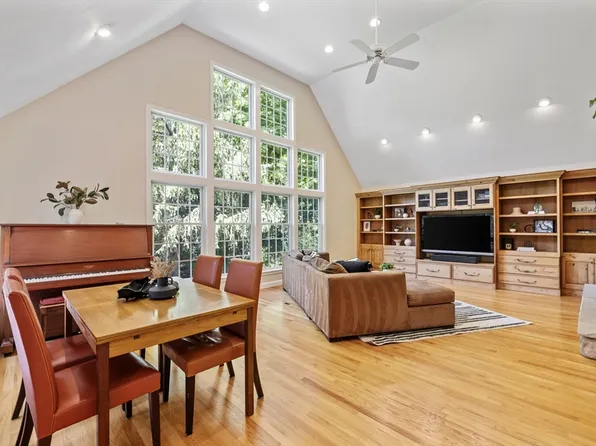 5 Augustus Rd, Lexington, MA 02421