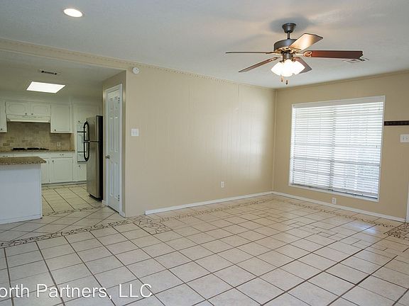 4th image of 1302 Foster Ave