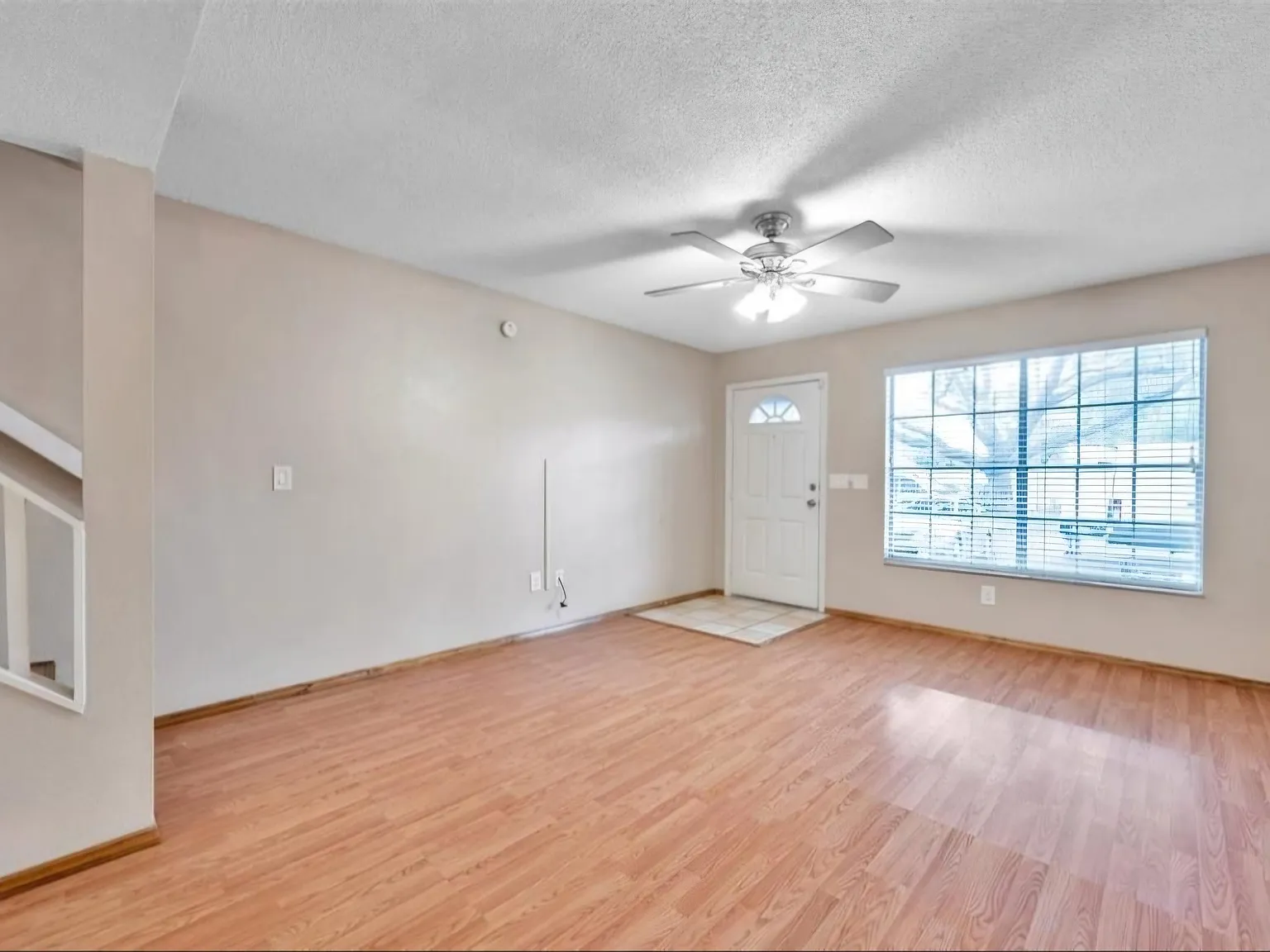 2 bed, 2.5 bath, 1288 sqft, $1,800 — Photo 2