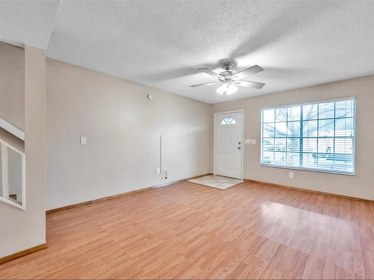 2124 Fletchers Point Cir — Photo 2
