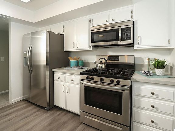 4th image of 236 N Louise St Unit 211