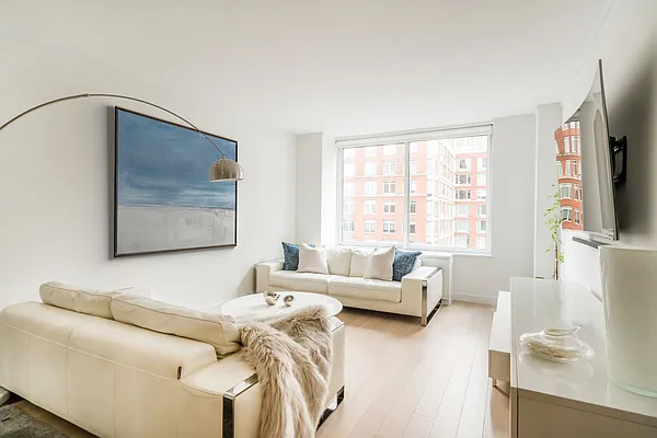 Rented by Compass | media 40