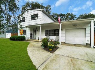 154 Cherry Ln, Medford, NY 11763