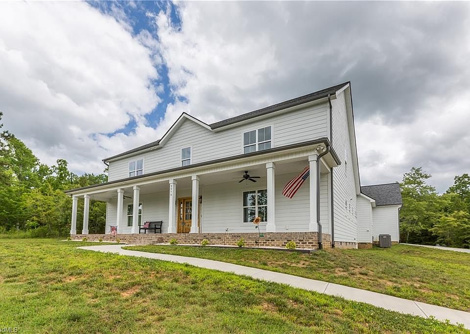 1st image of 2979 Leslie Ln