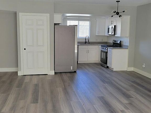 3rd image of 7-1270 Stoner Ave #7