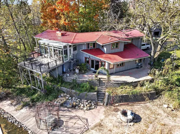 1607 Cedar Lane Rd, Waverly, IA 50677
