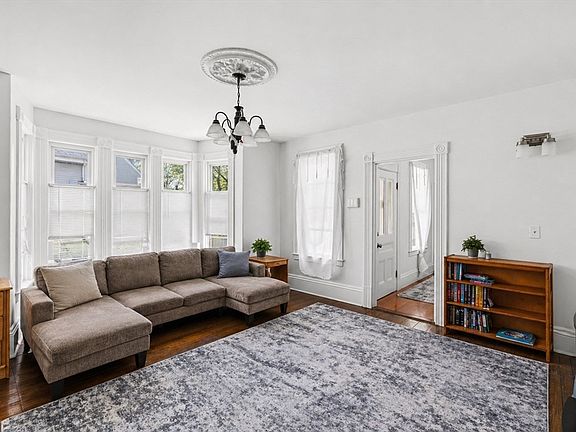 3rd image of 10 Barrows St