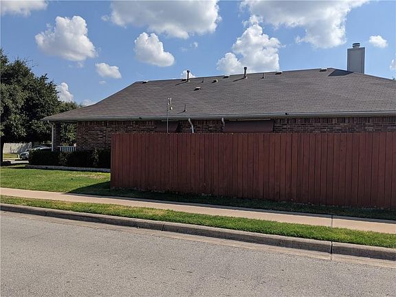 4th image of 502 Golden Gate Dr